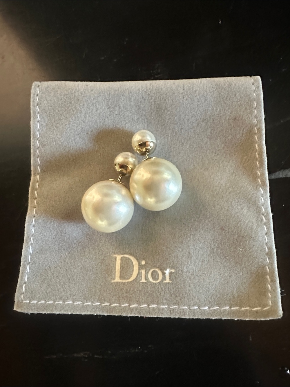 Dior Tribales Earrings
Gold-Finish Metal and White Resin Pearls - Picture 5 of 6